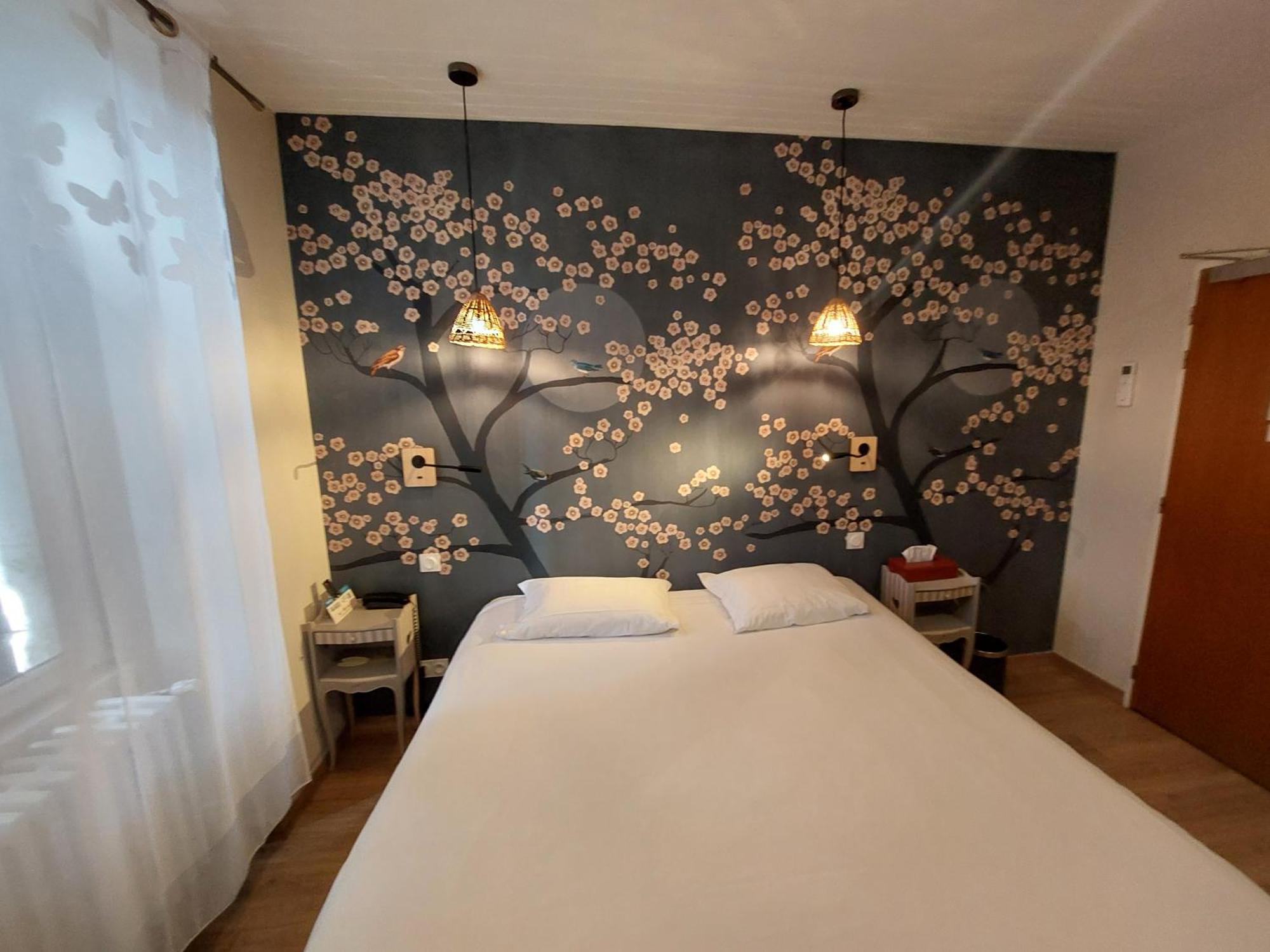 Logis Hotels - Hotel Et Restaurant Les Voyageurs Tournon-dʼAgenais Exteriör bild
