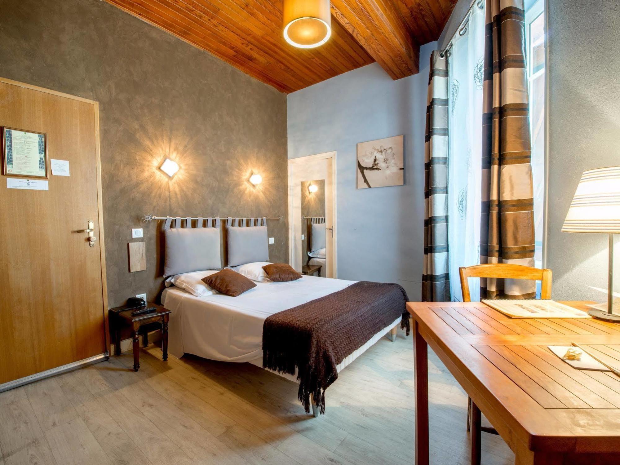 Logis Hotels - Hotel Et Restaurant Les Voyageurs Tournon-dʼAgenais Exteriör bild